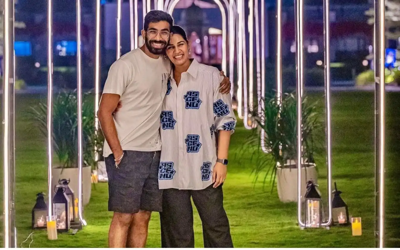 Jasprit Bumrah with wife Sanjana Ganesan (X.com)
