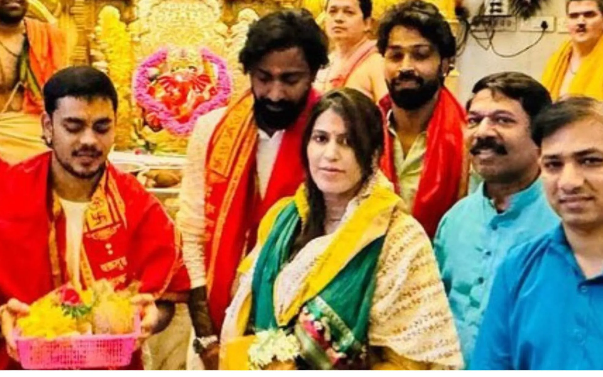 Hardik Pandya in temple with Krunal, Ishan (X.com)
