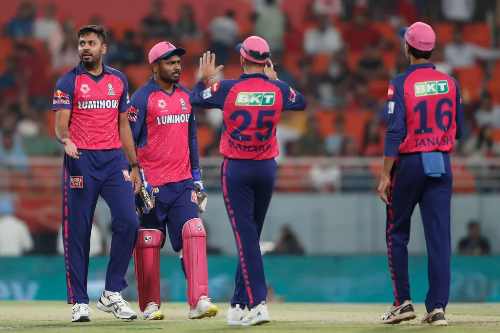 Avesh Khan while talking to RR players after Taide's wicket (AP)