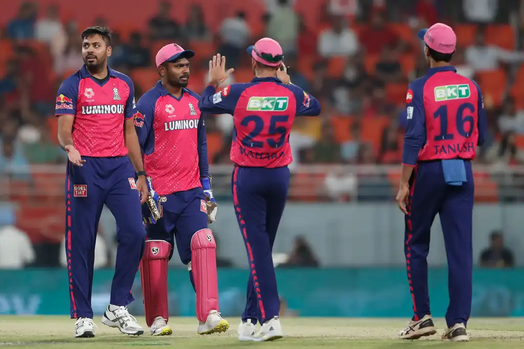 Avesh Khan while talking to RR players after Taide's wicket (AP)