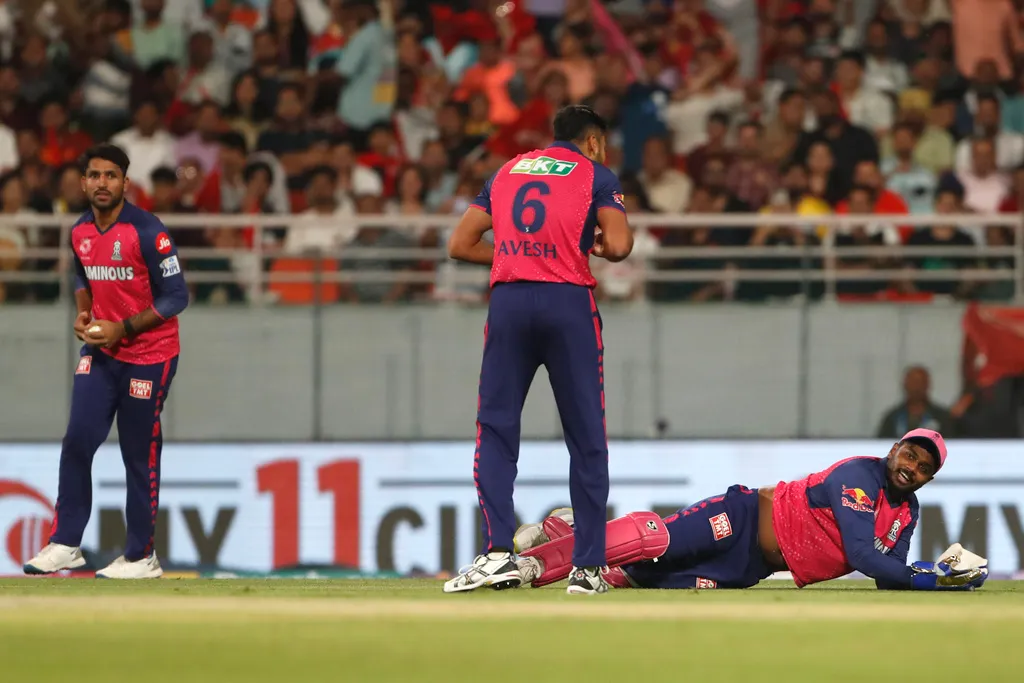 Sanju Samson fumbles catch vs PBKS in IPL 2024 (AP)