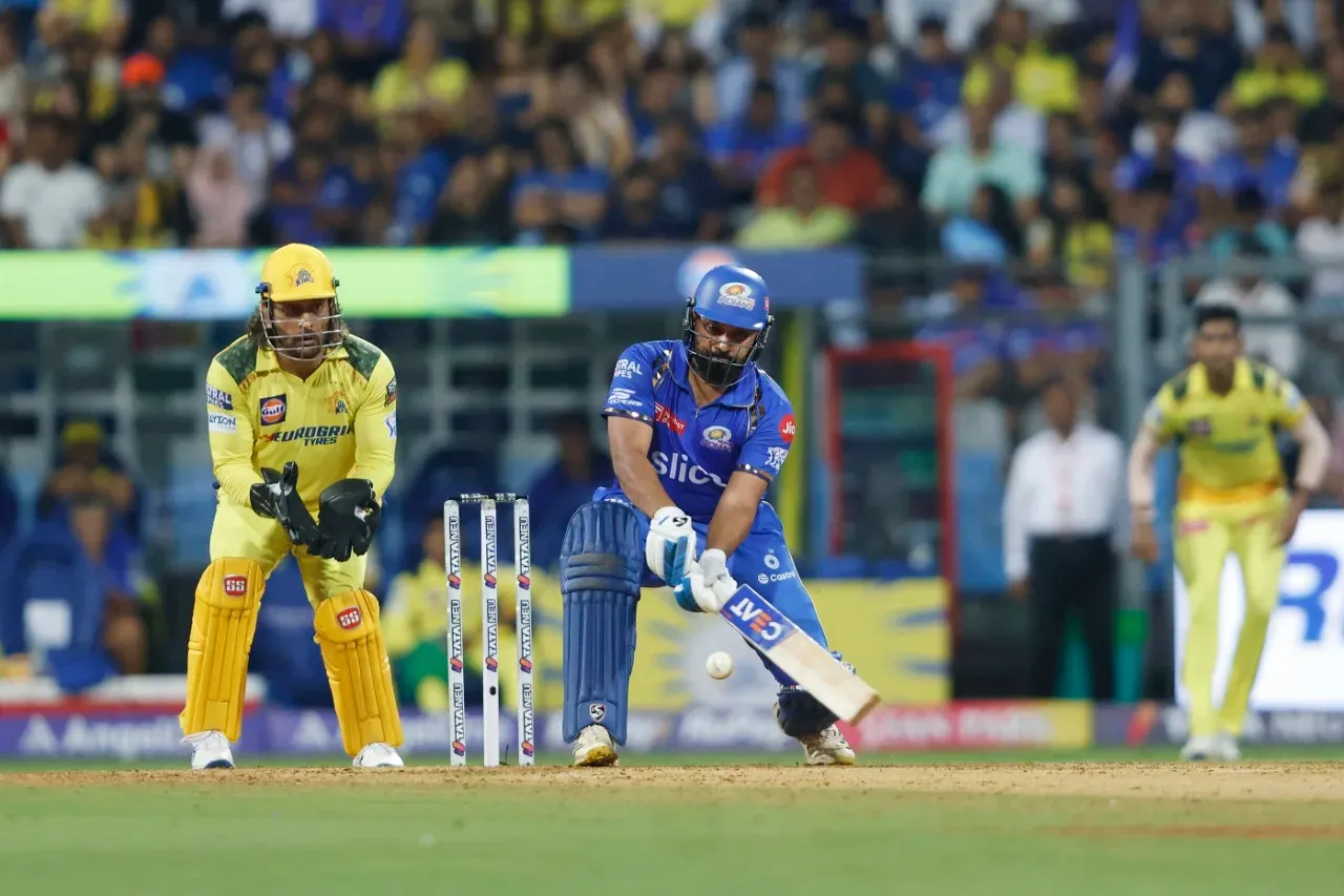 MS Dhoni looks on as Rohit Sharma innovates during MI vs CSK's IPL 2024 bout (BCCI)