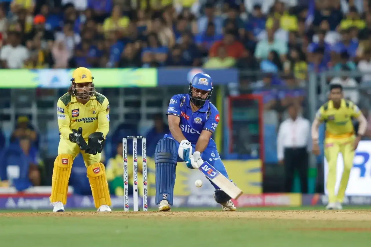 MS Dhoni looks on as Rohit Sharma innovates during MI vs CSK's IPL 2024 bout (BCCI)