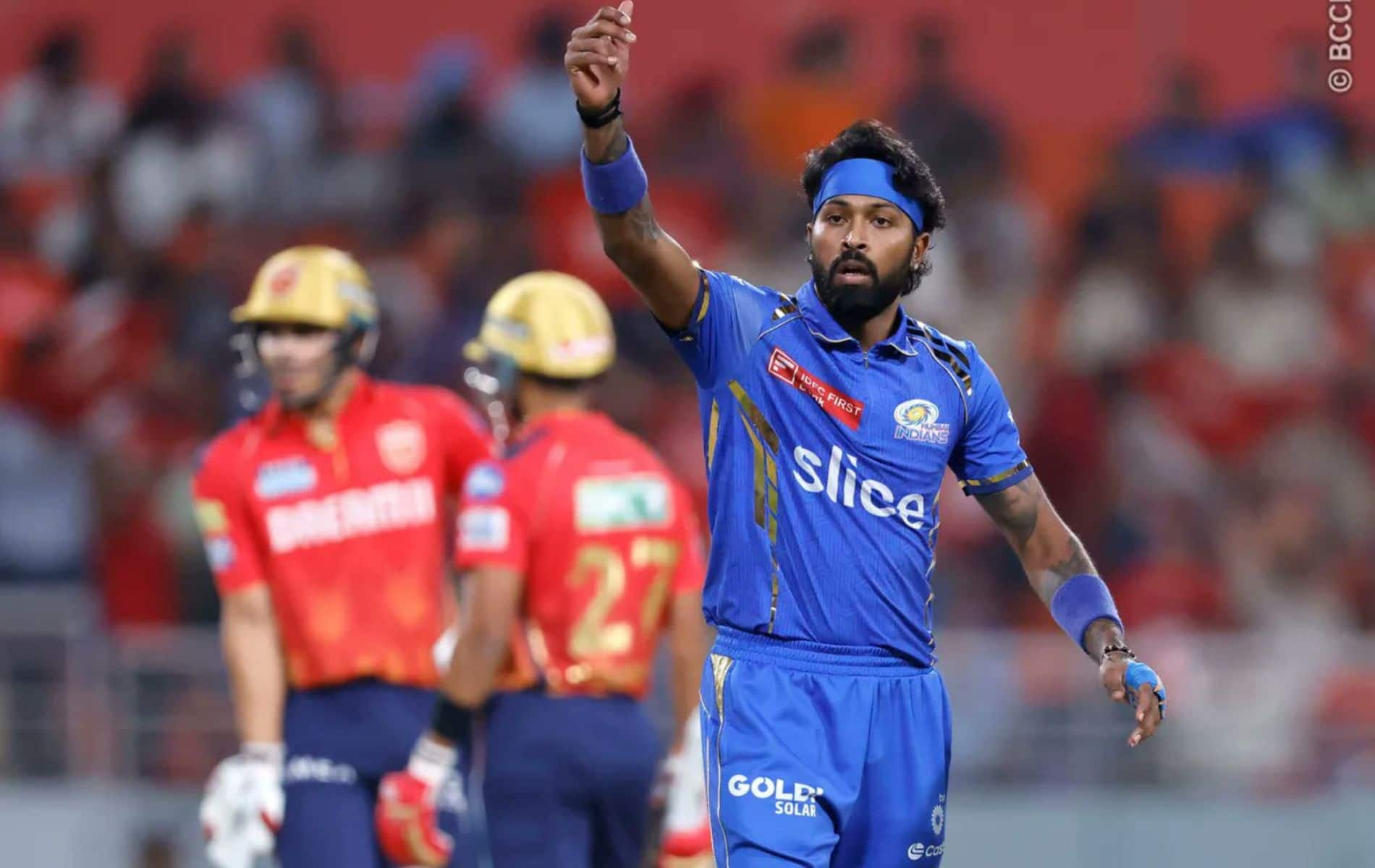 MI skipper Hardik Pandya was fined for 12 lacs Rs for maintaining slow over rate vs PBKS (X)