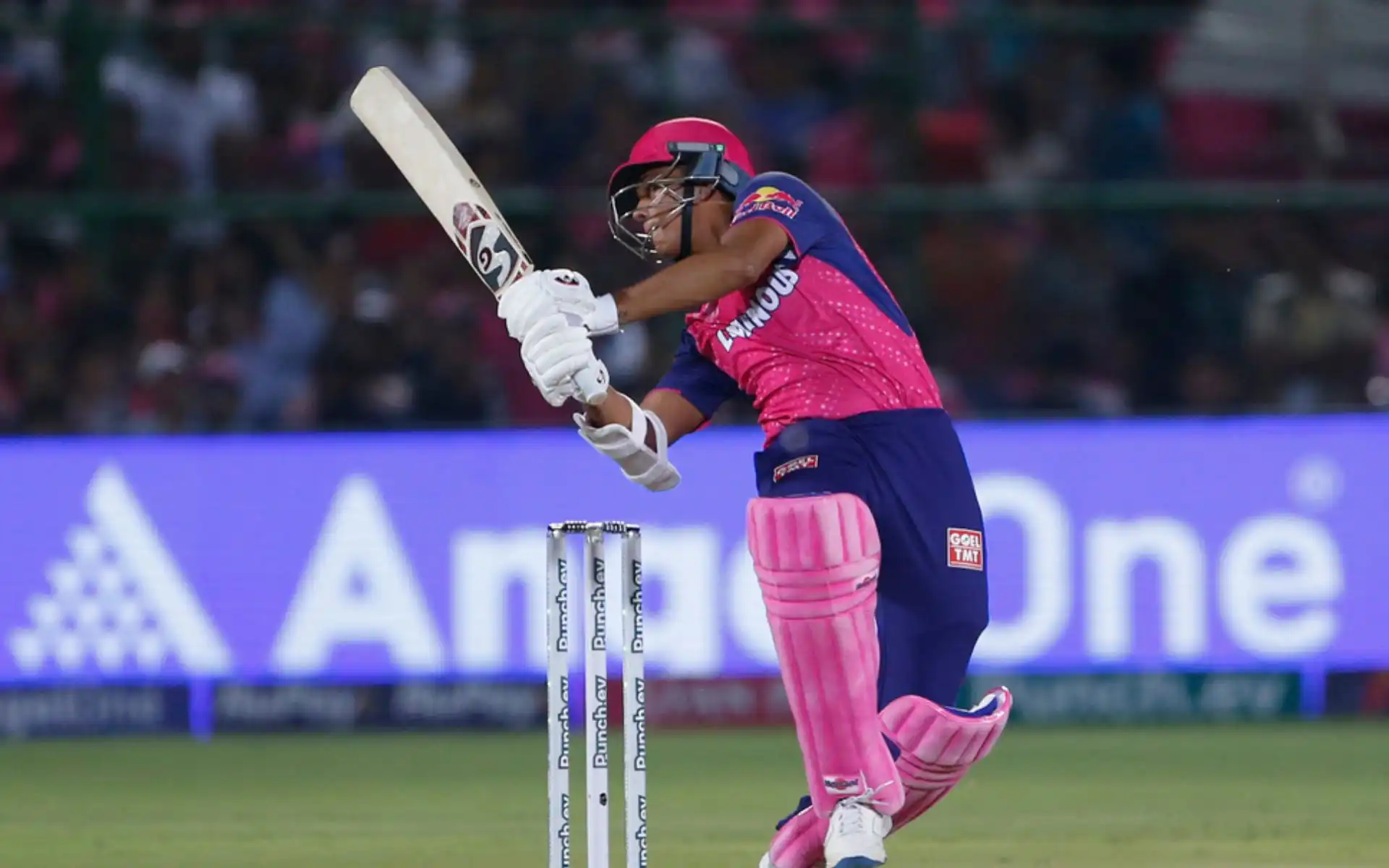 RR's Yashasvi Jaiswal hammers MI's Gerald Coetzee with boundaries [AP]