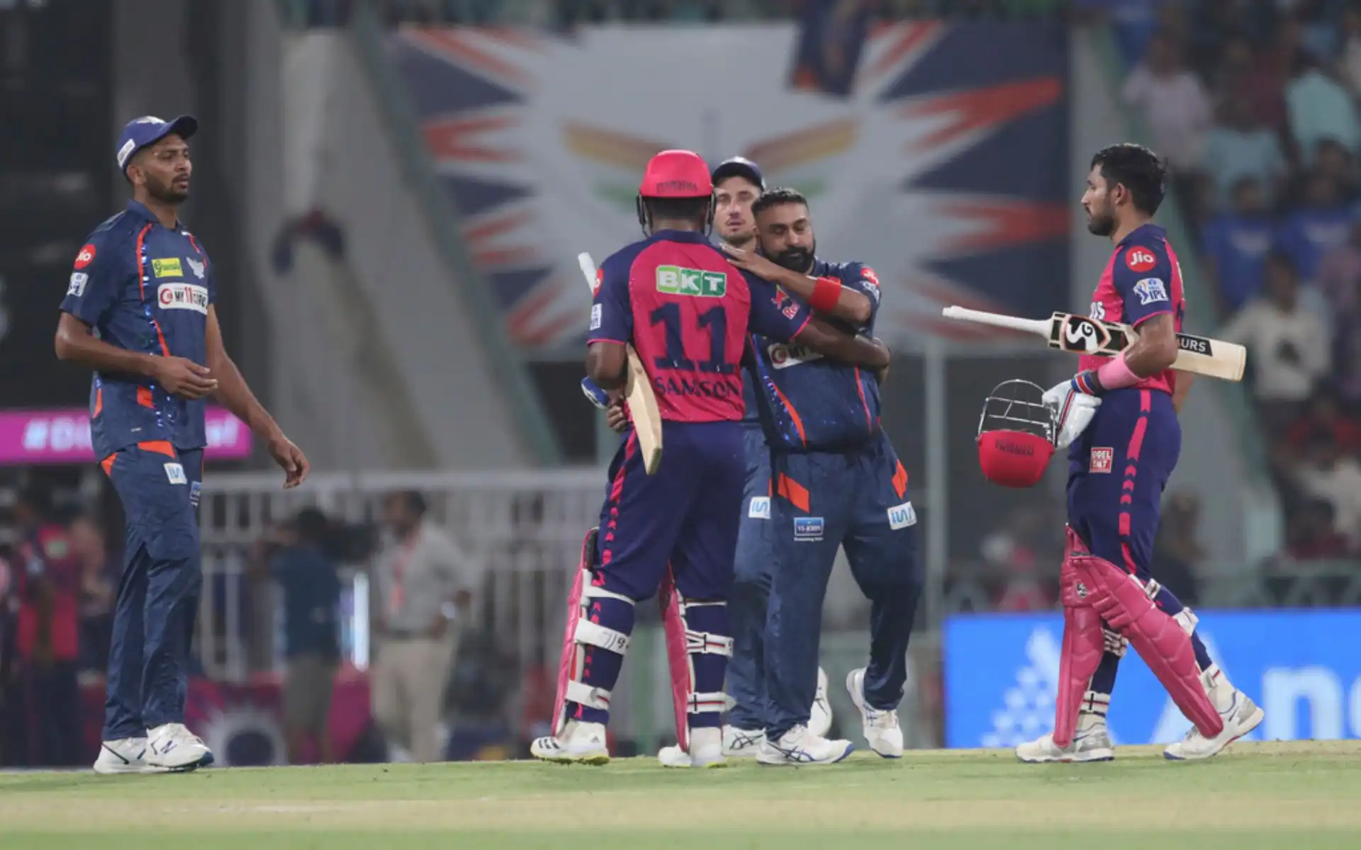 Mishra congratulating Samson after RR's win (AP)