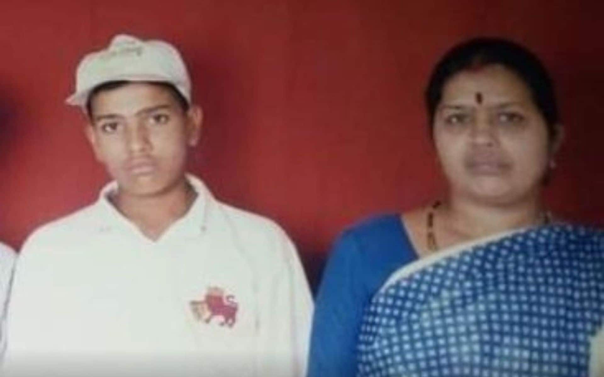 Rohit Sharma with his mother in an unseen picture (x.com)