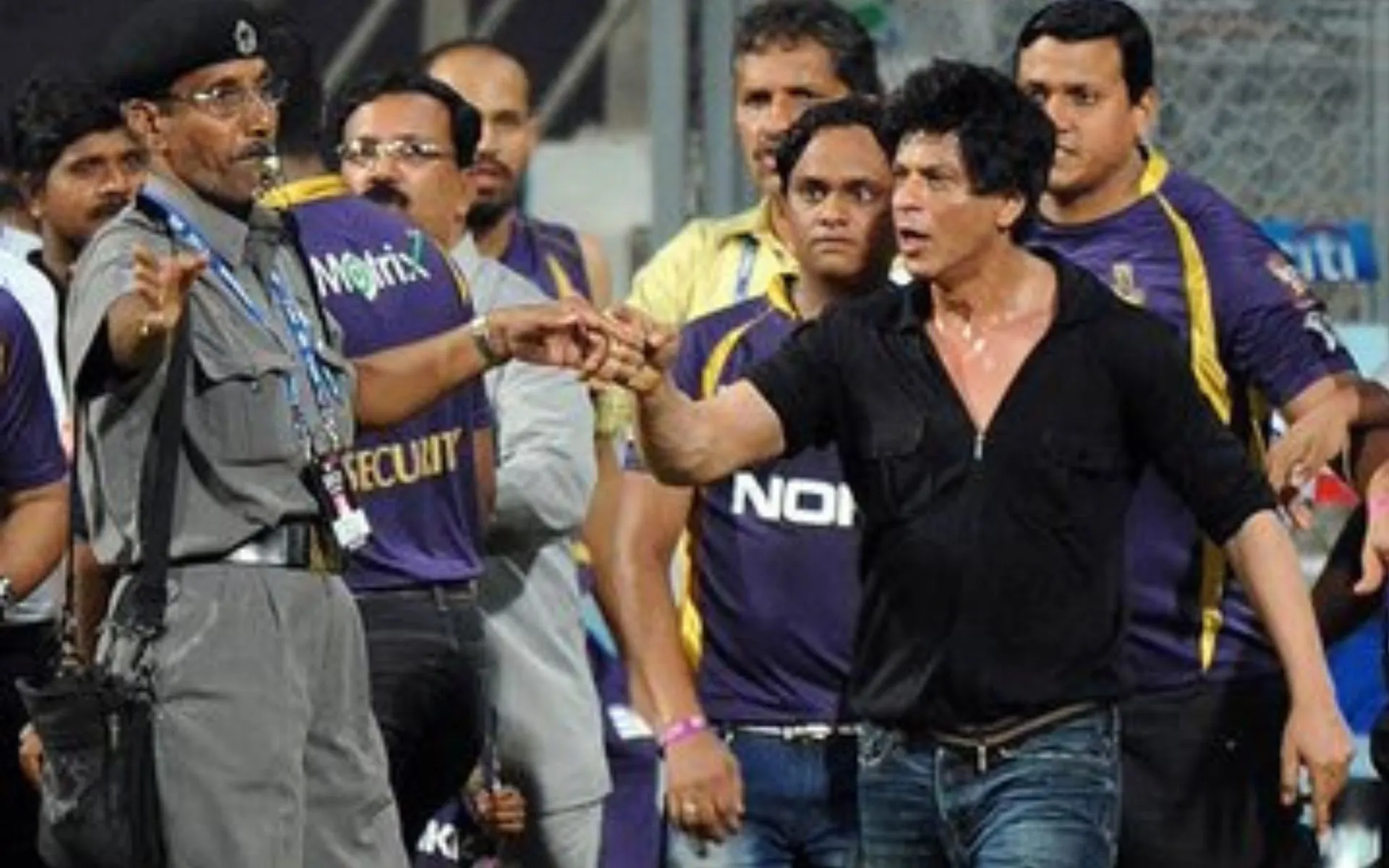 Shahrukh Khan's fight with security guard in IPL 2012 (X.com)