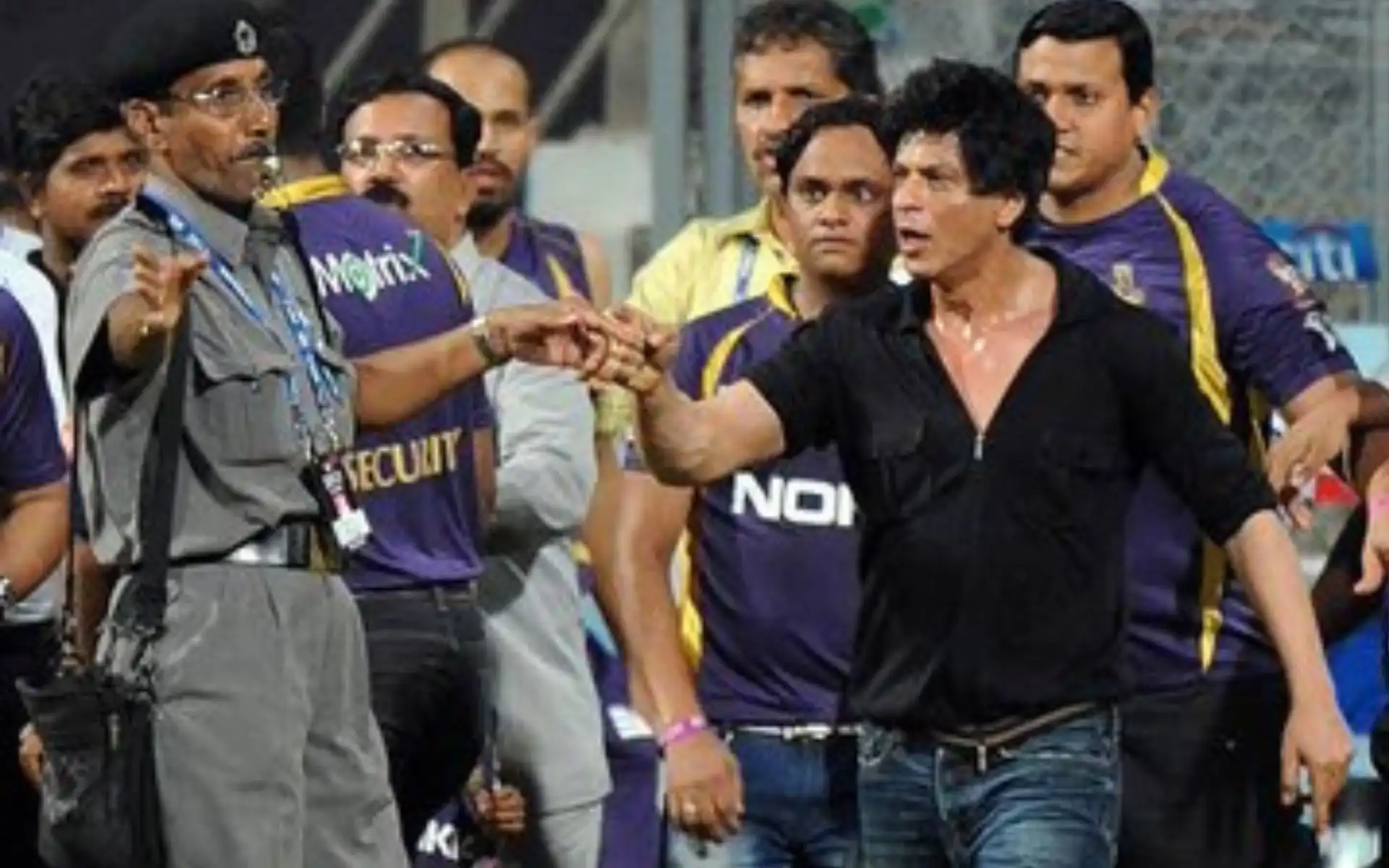 Shahrukh Khan's fight with security guard in IPL 2012 (X.com)