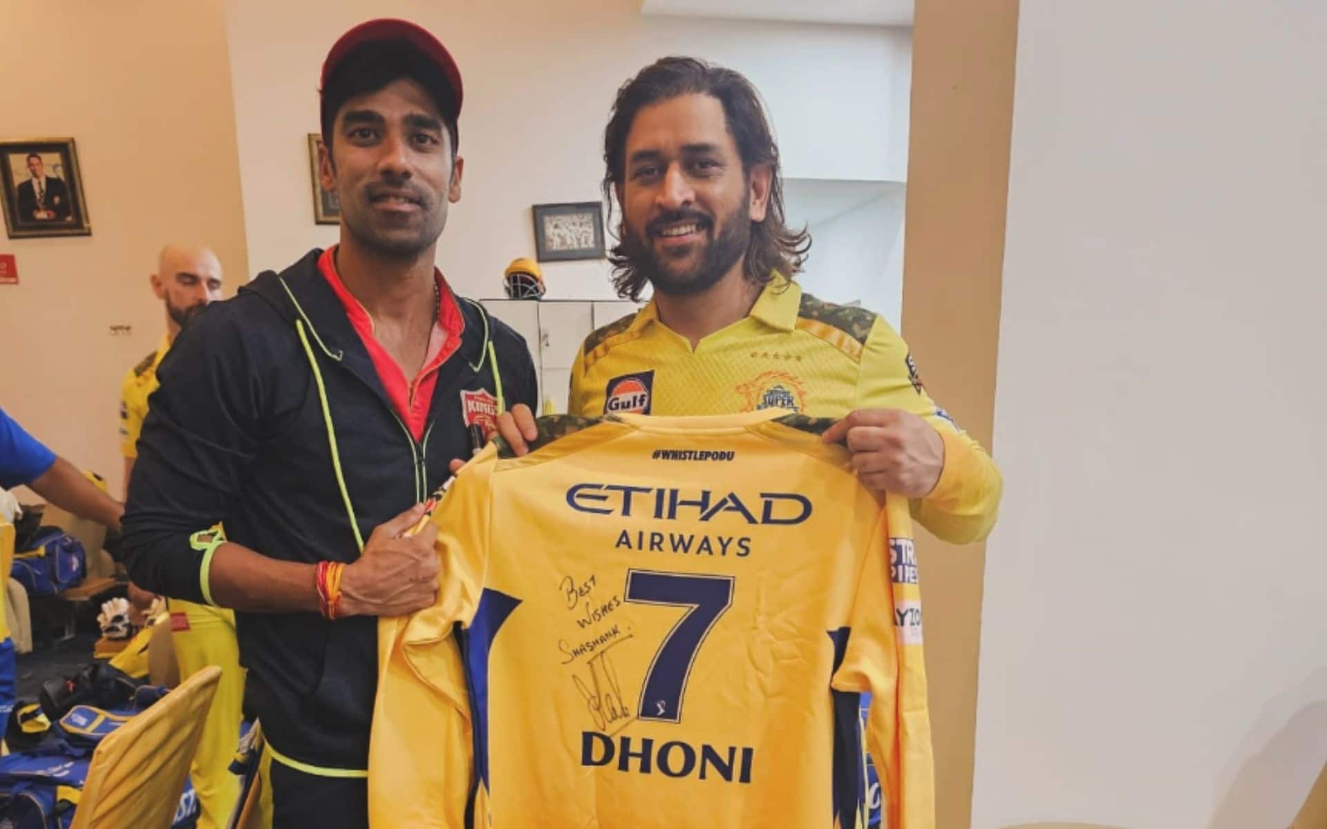 Shashank Singh receives priceless gift from MS Dhoni (X.com)