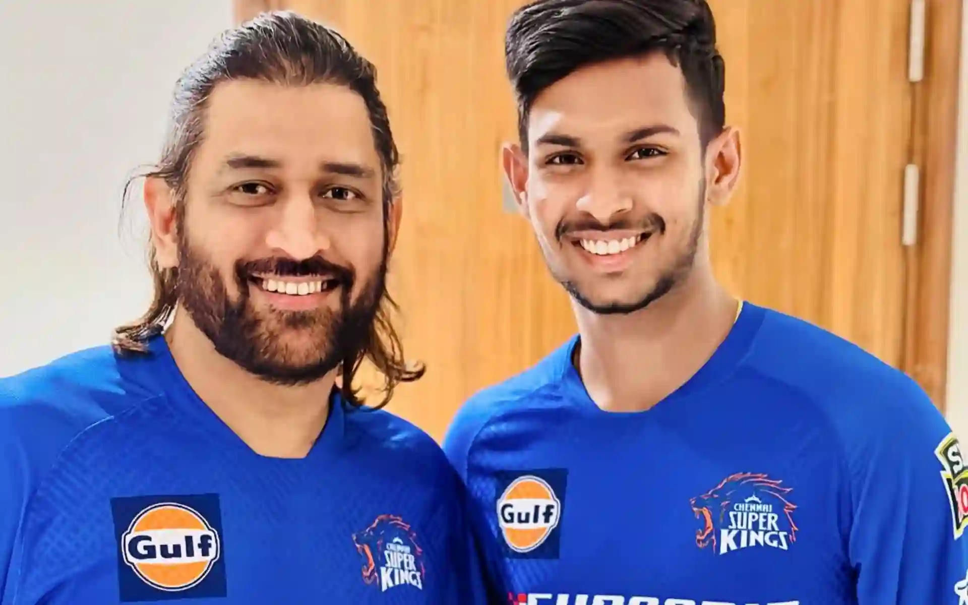 Matheesha Pathirana with MS Dhoni (X.com)