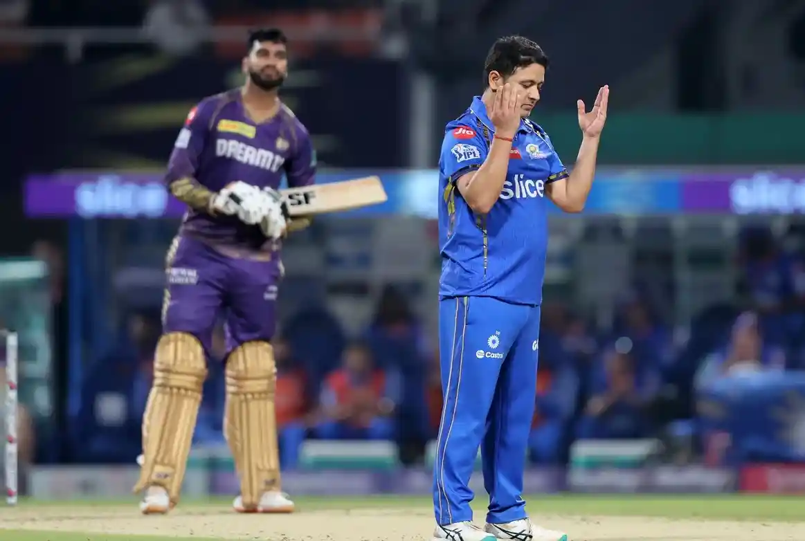 [Watch] Piyush Chawla Clips Venkatesh Iyer's Wings As He Bites The Dust ...