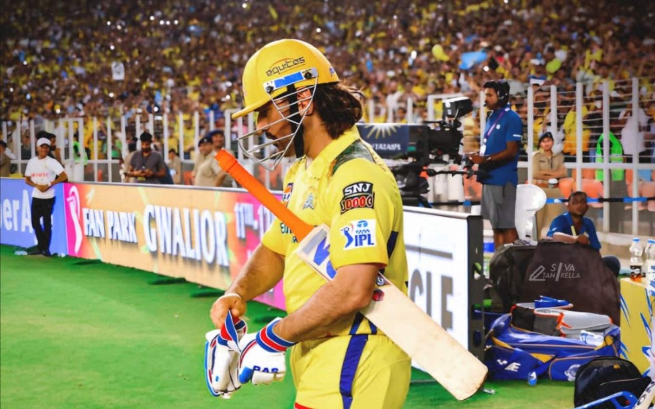 MS Dhoni coming out to bat for CSK against GT in IPL 2024 (X.com)