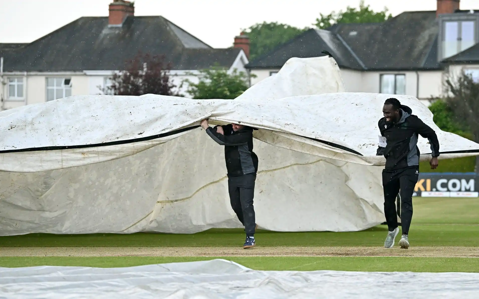 Groundstaff working on remove water in Dublin (X.com)