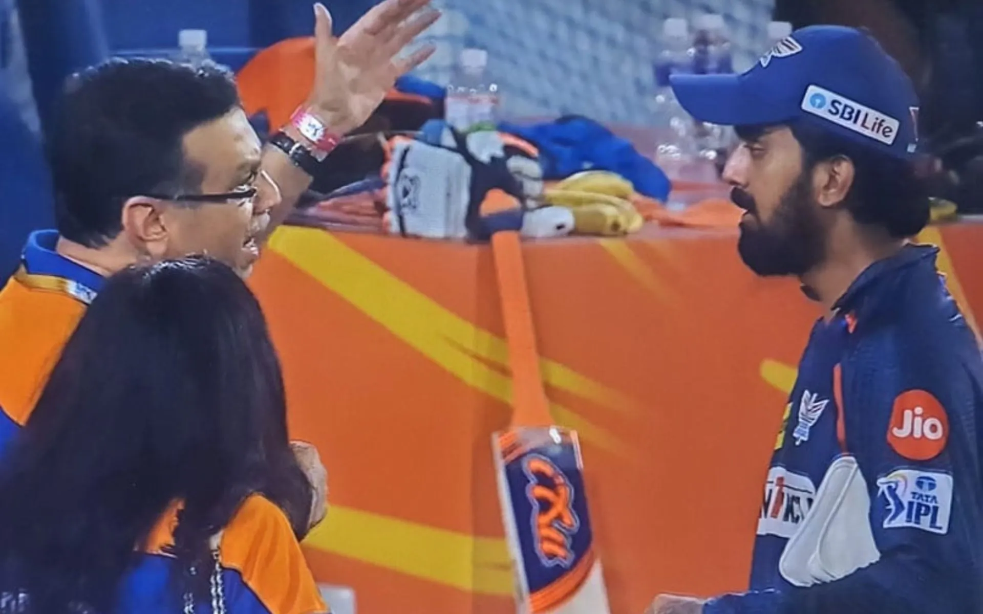 KL Rahul and LSG owner had an animated chat (x.com)