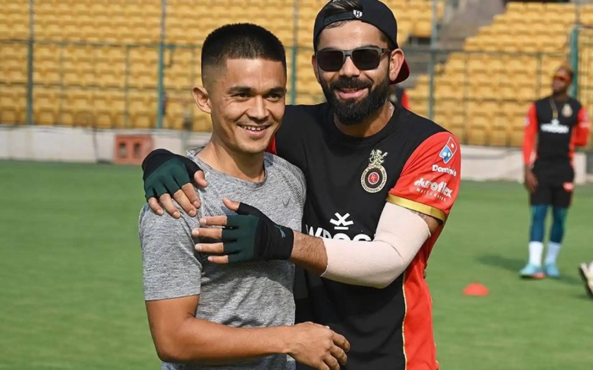 Virat Kohli and Sunil Chhetri during an RCB training session (x.com)