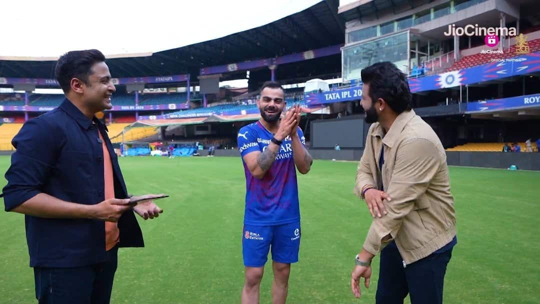 Virat Kohli having a fun chat with Suresh Raina ahead of crucial CSK clash (X)