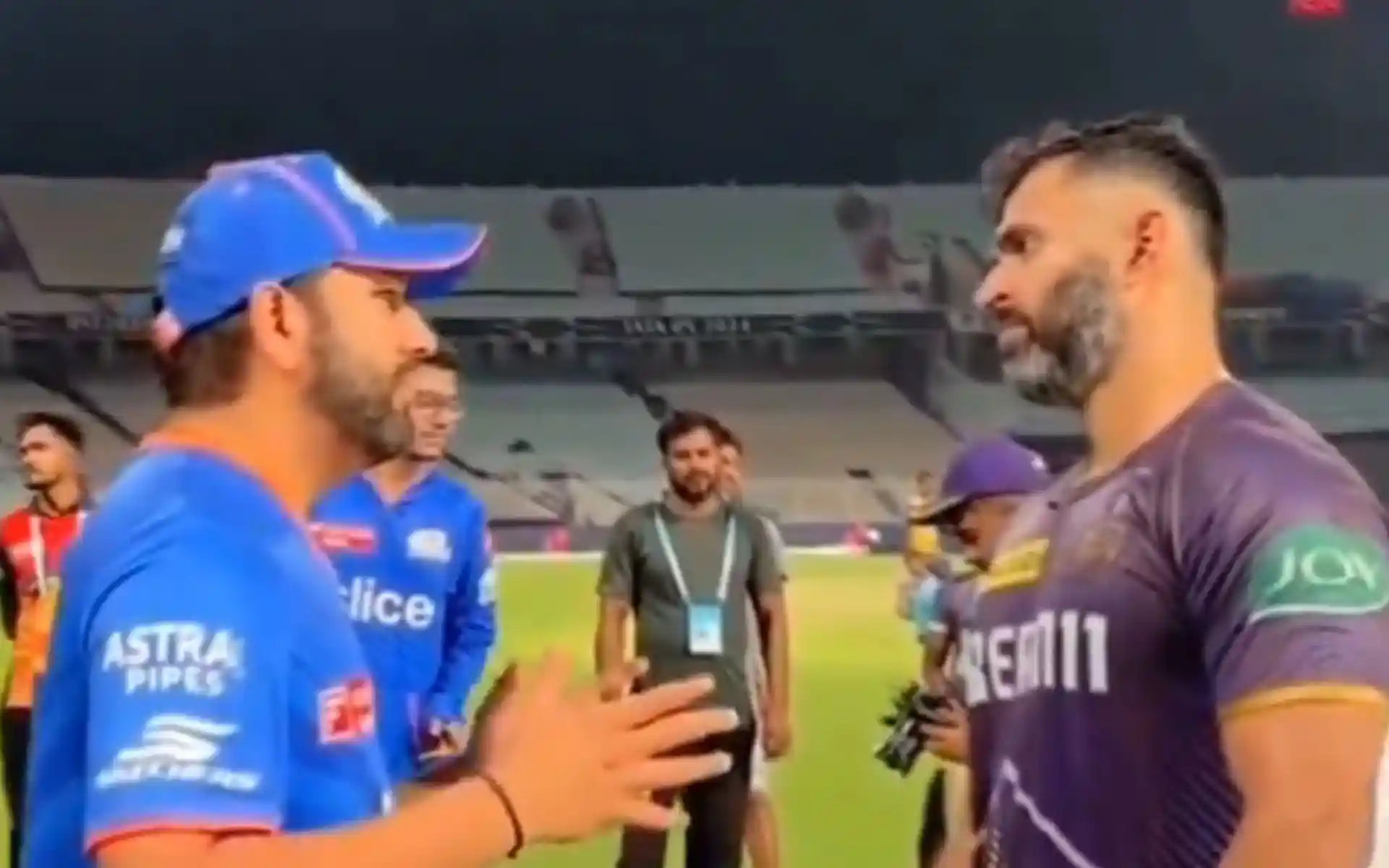 Rohit Sharma having a chat with Abhishek Nayar (X.com)