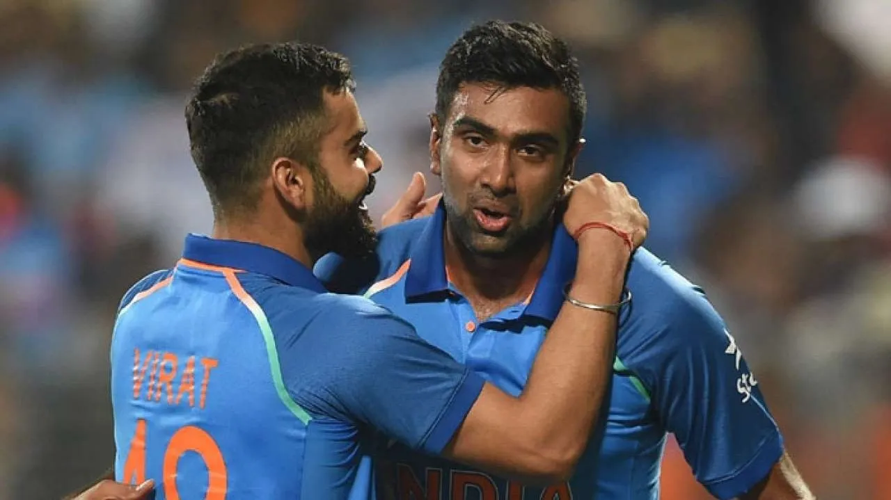 Ashwin alongside Kohli in Indian outfit (x.com)