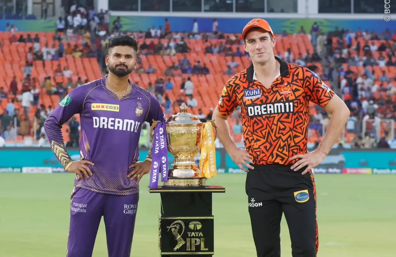 Shreyas Iyer and Pat Cummins with IPL Trophy (BCCI)
