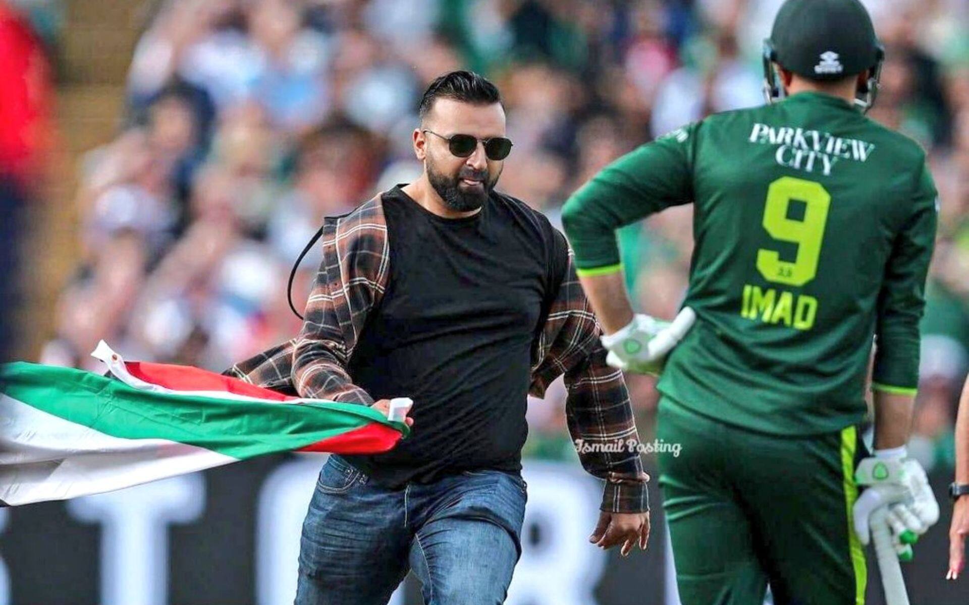 ENG-PAK 2nd T20I halted by pitch invader carrying Palestine flag (X.com)