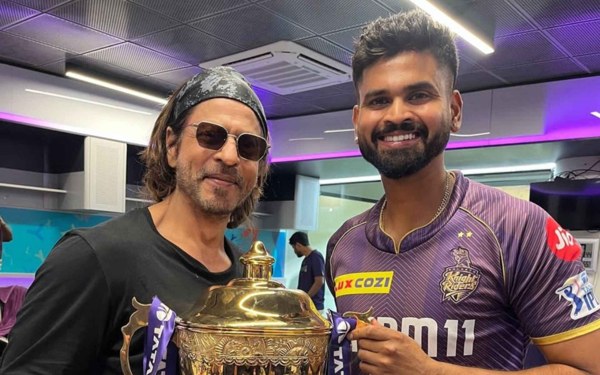 SRK with Shreyas Iyer after winning the IPL trophy (x)