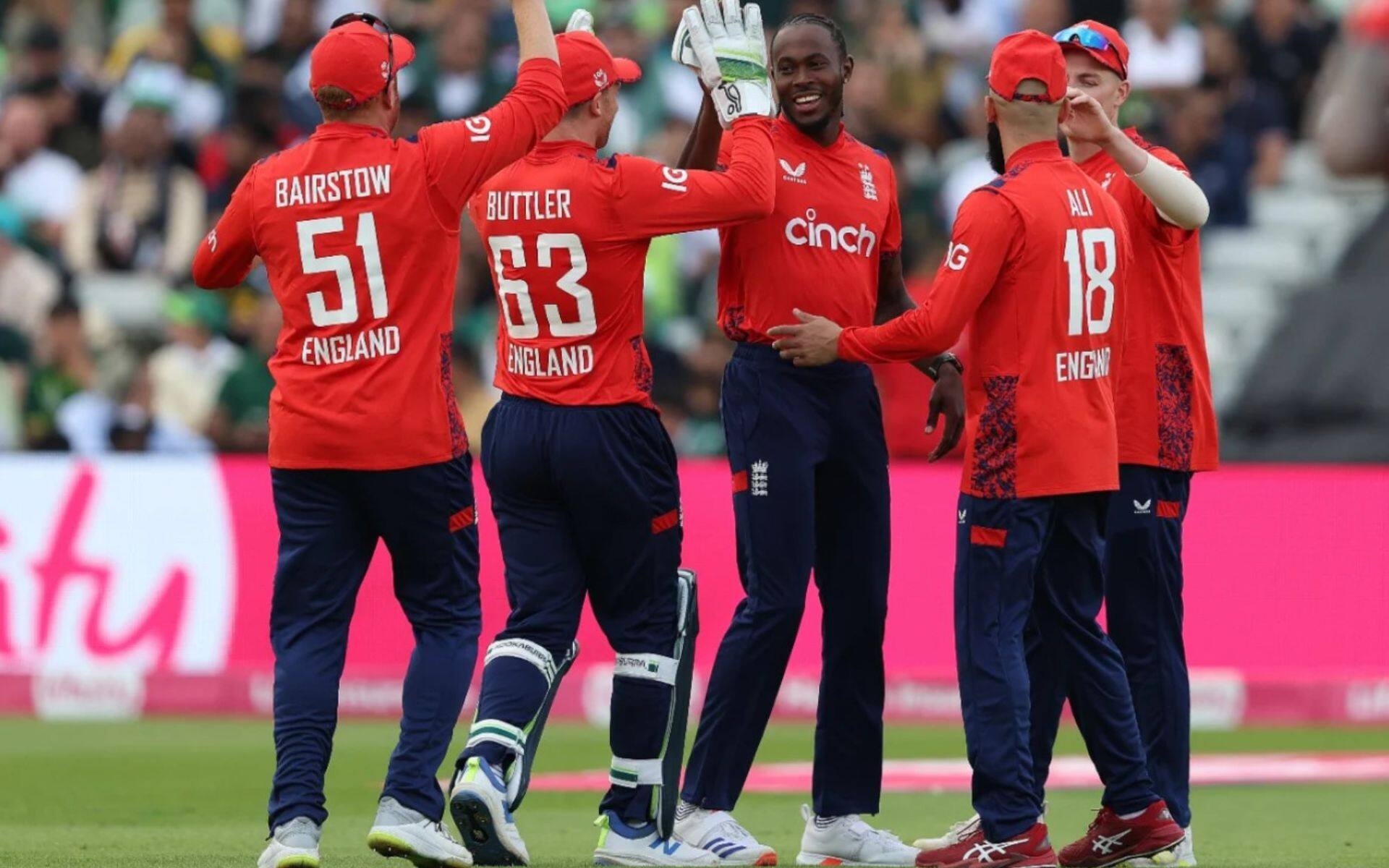 England players celebrating a PAK wicket in first T20I (x.com)