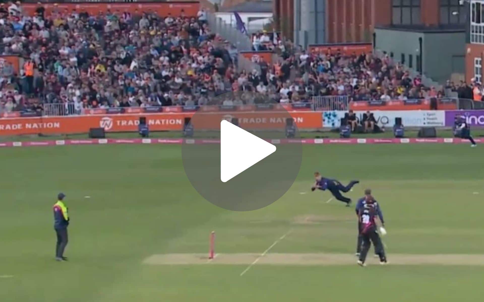 [Watch] Simon Harmer Takes An 'Out-Of-The-World' Catch In T20 Blast 2024