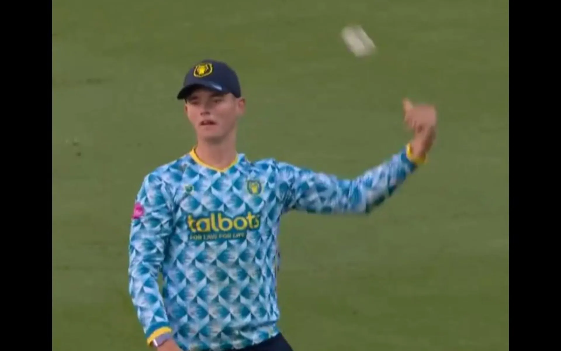 Jacob Bethell celebrating his fielding brilliance against Nottinghamshire (x.com)
