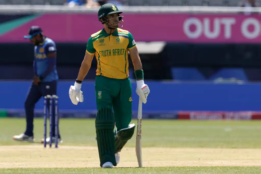 Hendricks had to walk back after scoring just 4 runs (AP Photo)
