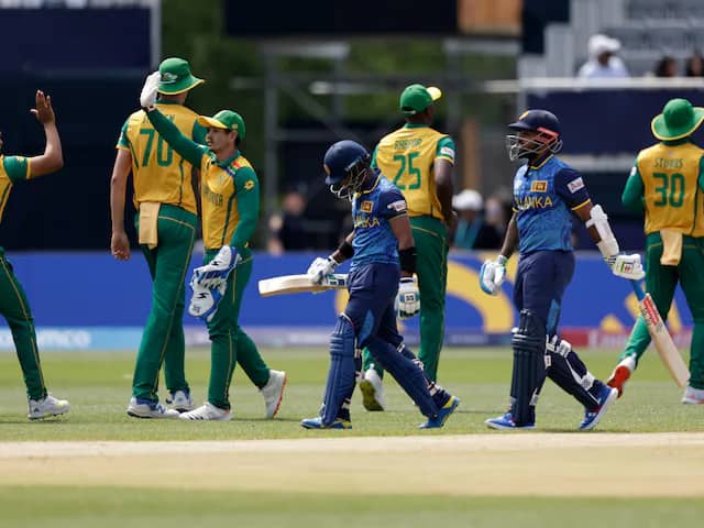 Sri Lanka lost to South Africa in their tournament opener. (X)
