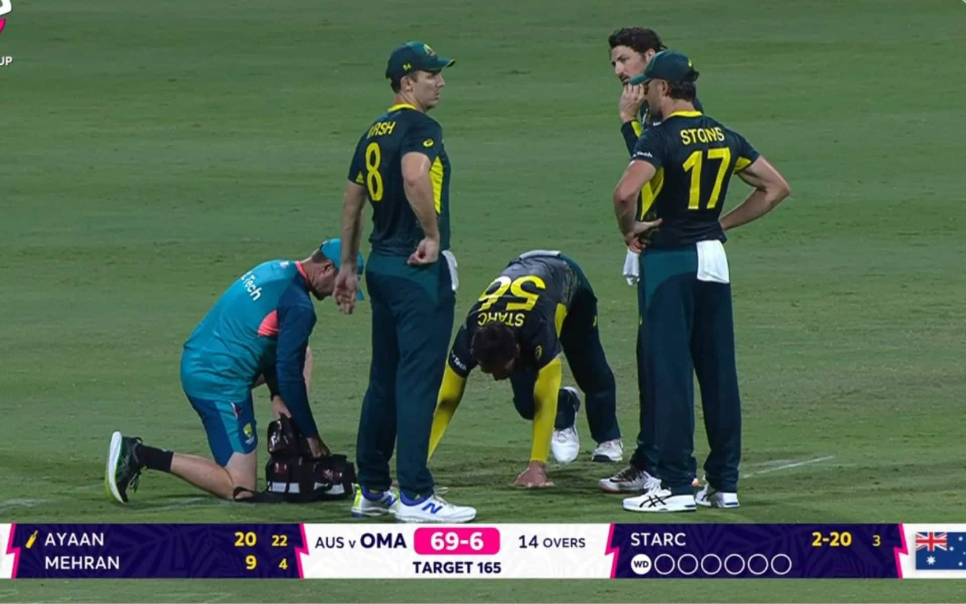 Mitchell Starc looked uncomfortable while bowling the 15th over [X]