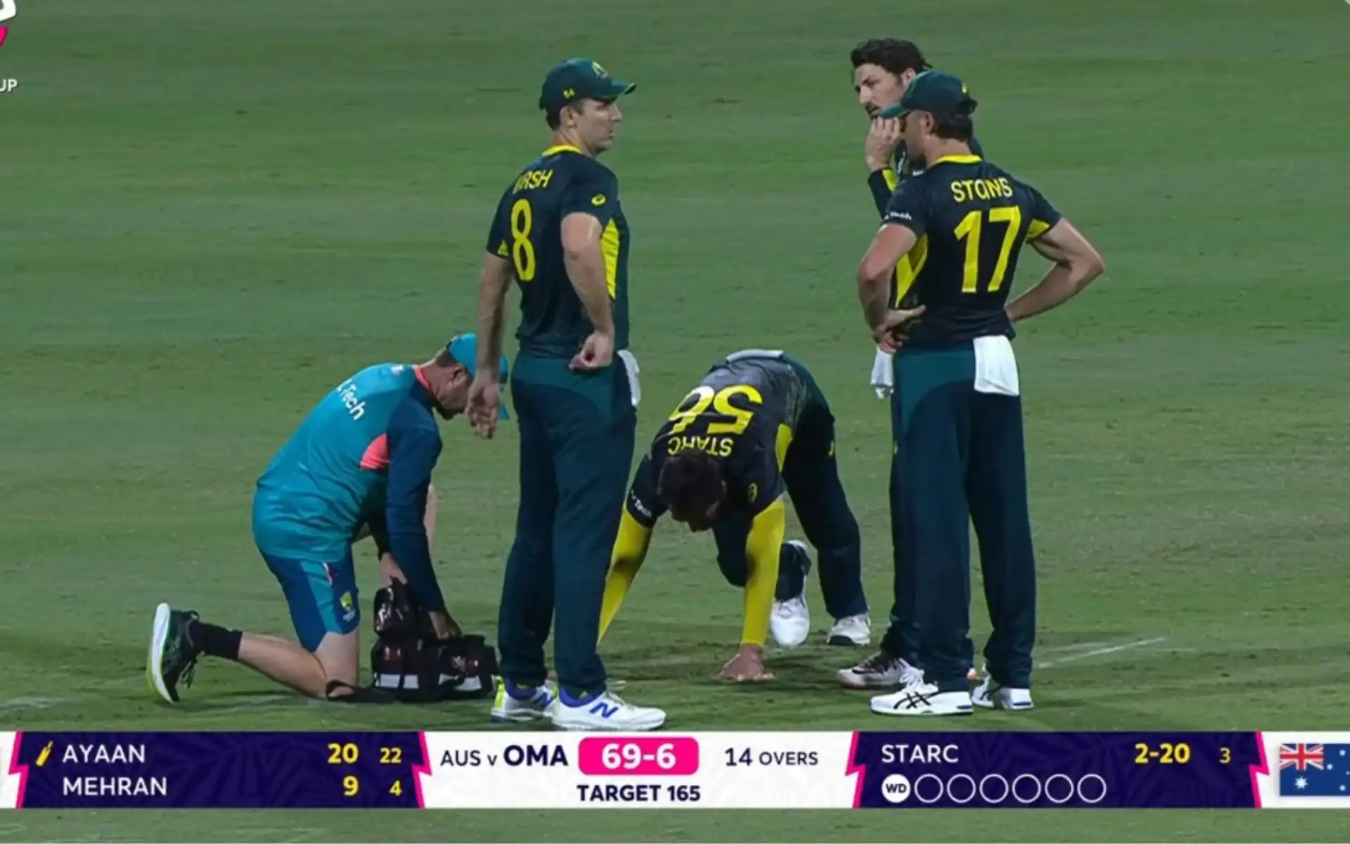 Mitchell Starc looked uncomfortable while bowling the 15th over [X]