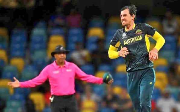 Big Threat To Australian World Cup Campaign; Mitchell Starc Walks Off With Injury