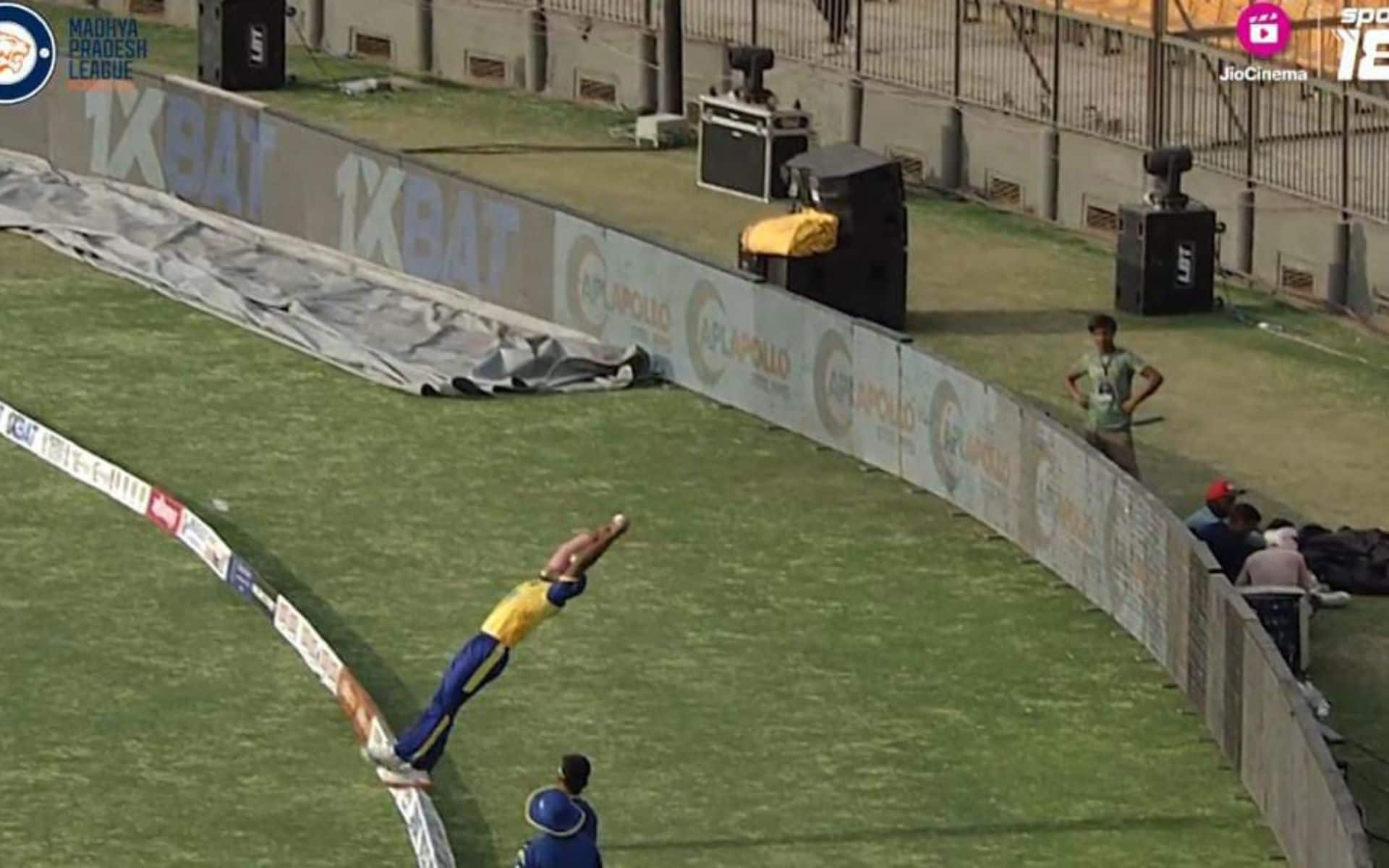 Remarkable Fielding Effort Steals the Show in Madhya Pradesh T20 League [x.com]