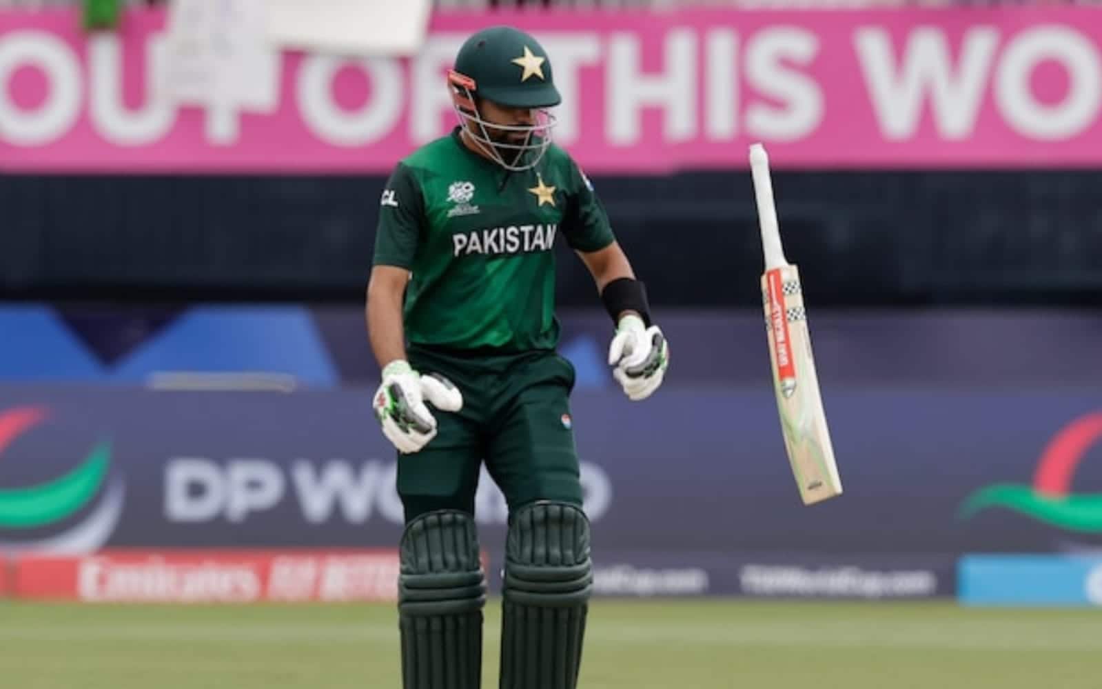 Shoaib Malik asks Babar Azam to resign after Pakistan crashes out of the WC [X]