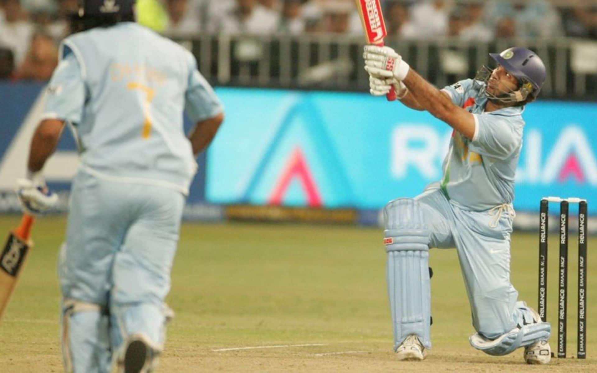 युवराज सिंह ने T20 विश्वकप 2007 में स्टुअर्ट ब्रॉड के ख़िलाफ़ एक ओवर में छह छक्के जड़कर रिकॉर्ड बनाया (X.com)
