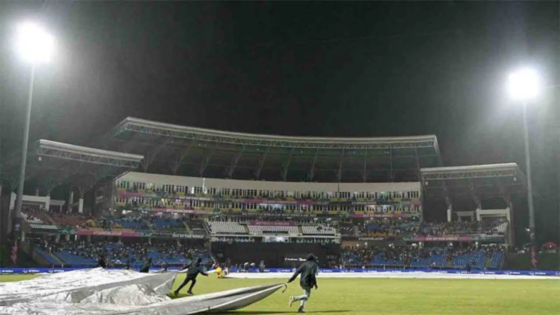 Rain plays spoilsport in Antigua [X]