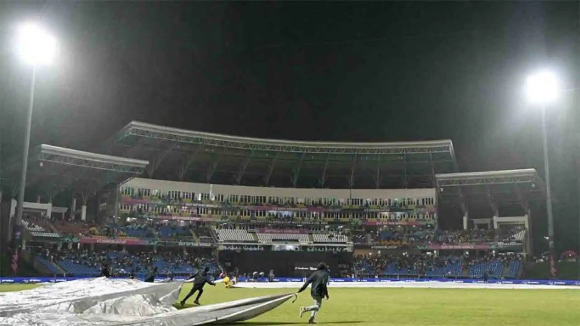 Rain plays spoilsport in Antigua [X]