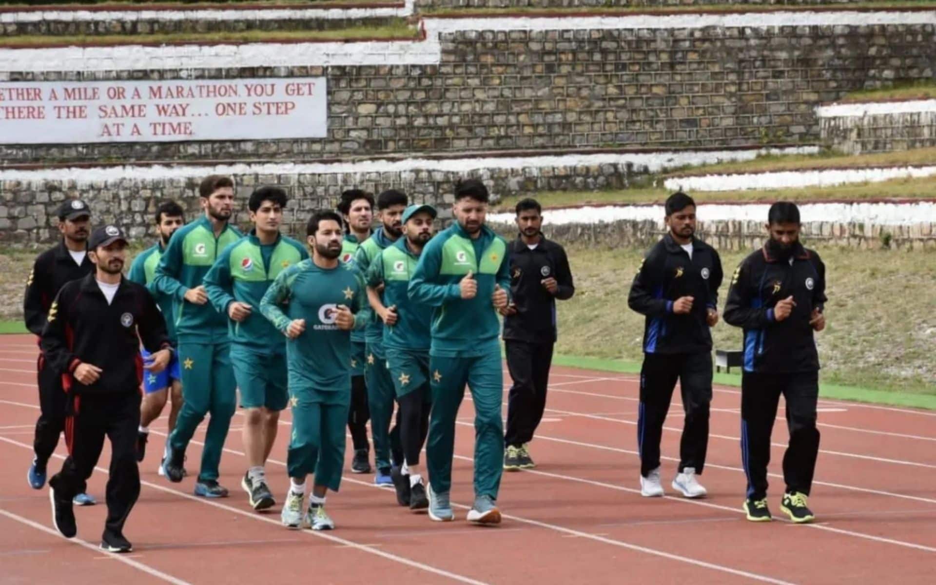 Pakistan players in military training session (X.com)