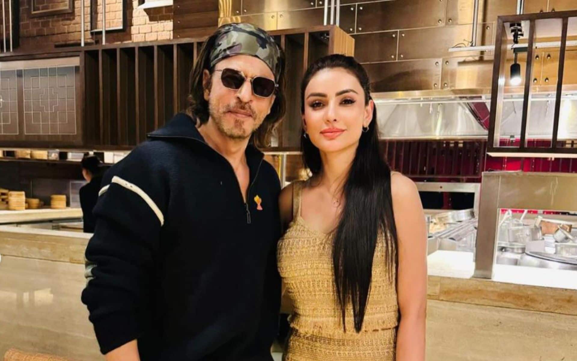 Wazhma Ayoubi with Bollywood's King Shahrukh Khan (Instagram)