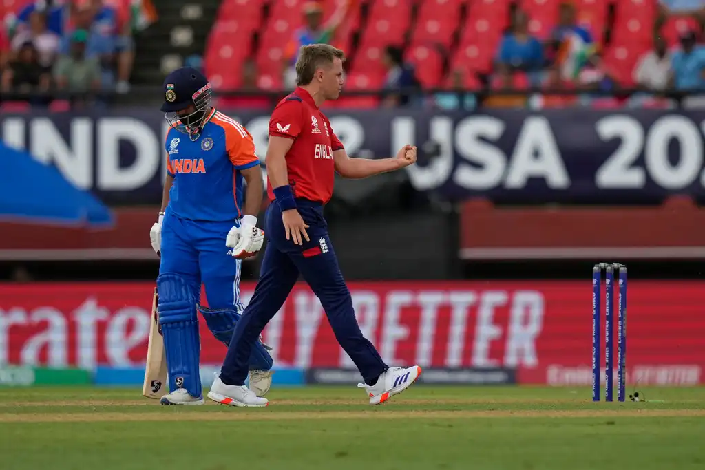 Sam Curran removes Rishabh Pant [AP]