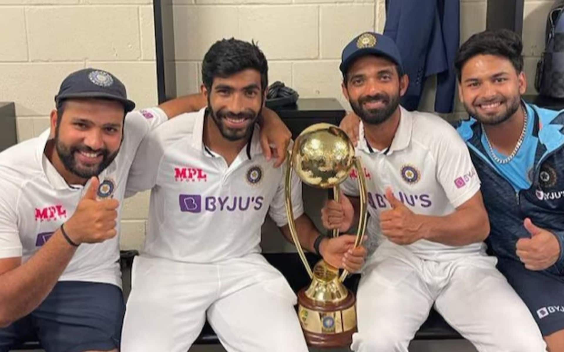 Indian players with the BGT trophy. (X)