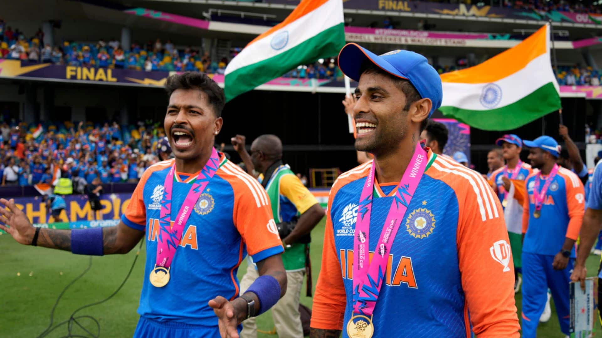 Hardik Pandya with Suryakumar Yadav [AP]