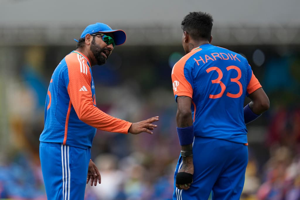 Hardik Pandya with Rohit Sharma (AP)