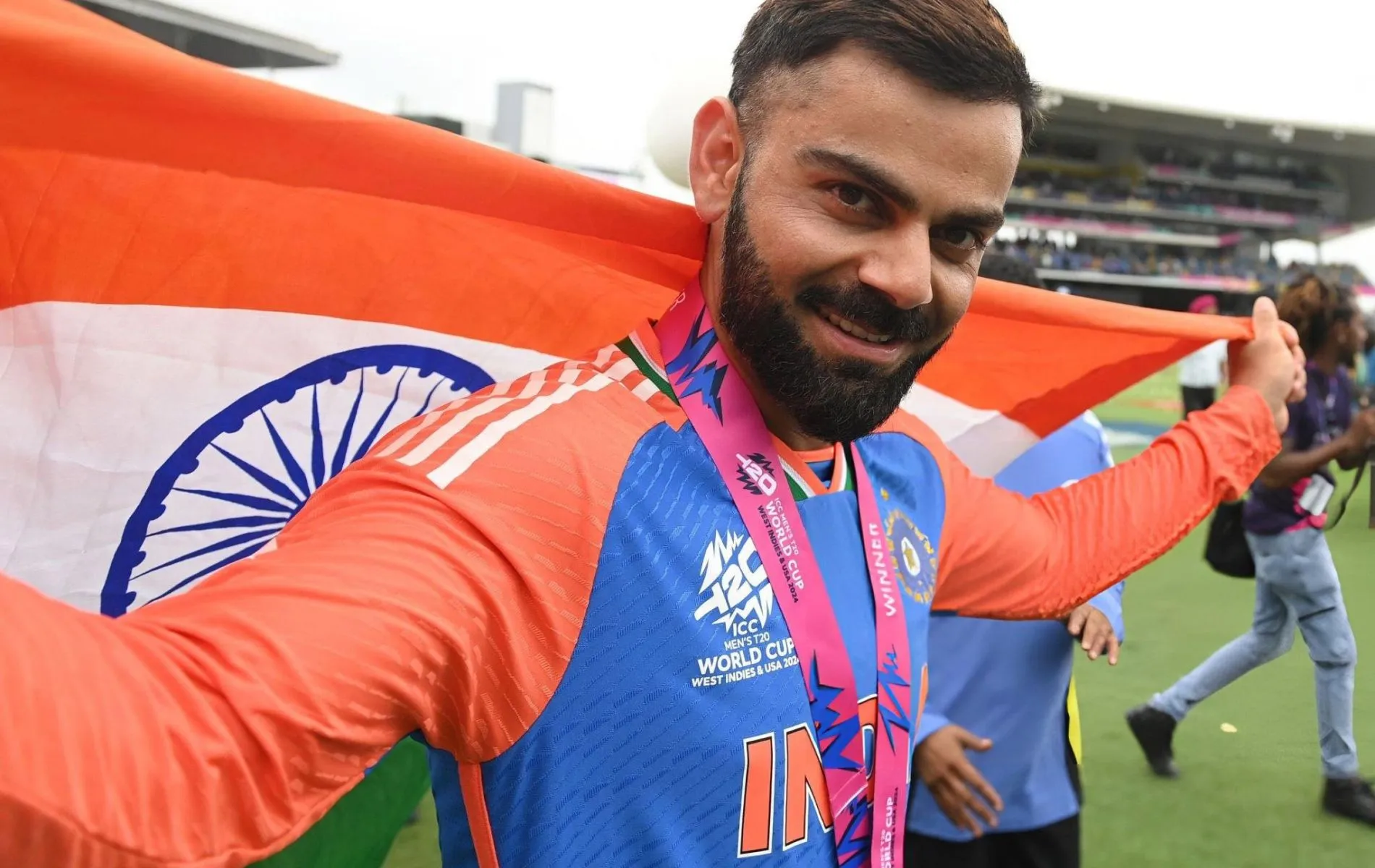 Virat Kohli celebrating World Cup win with Indian flag (X.com)