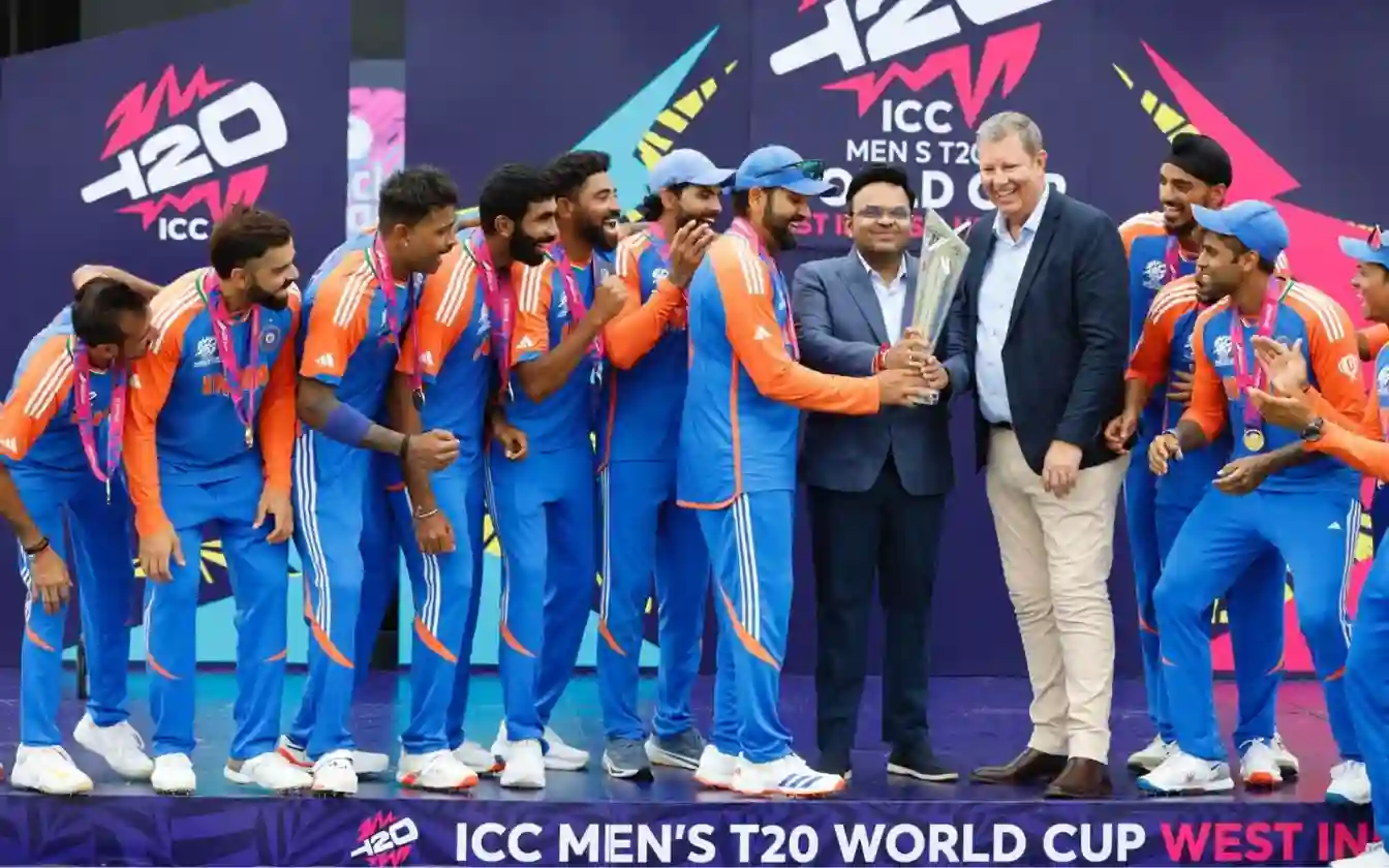 Team Indian collecting T20 World Cup trophy (X.com)