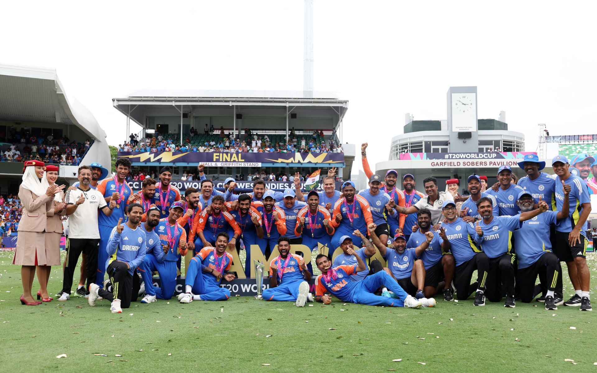 Team India after winning the T20 WC (x)