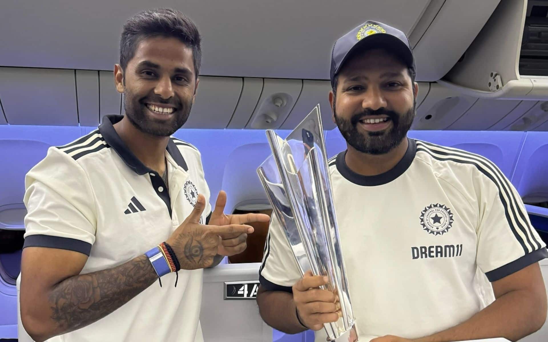 Rohit and SKY with the trophy (Instagram)
