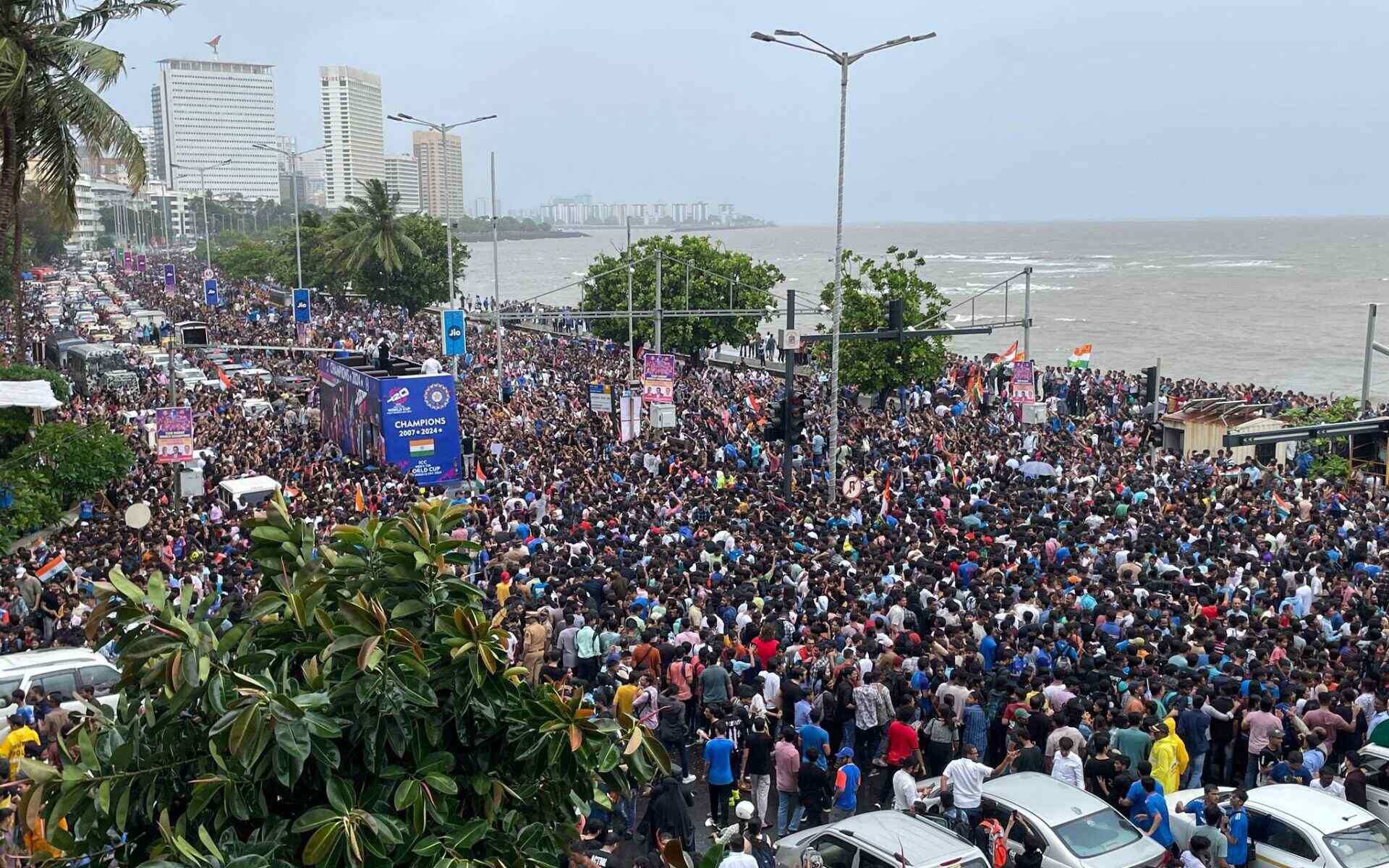 Scenes at the Marine Drive (X.com)